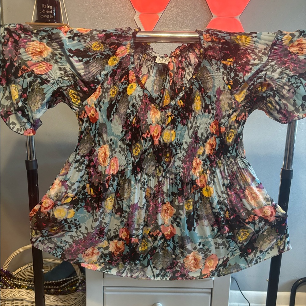 Plus woman’s multi color blouse Size 1-2x